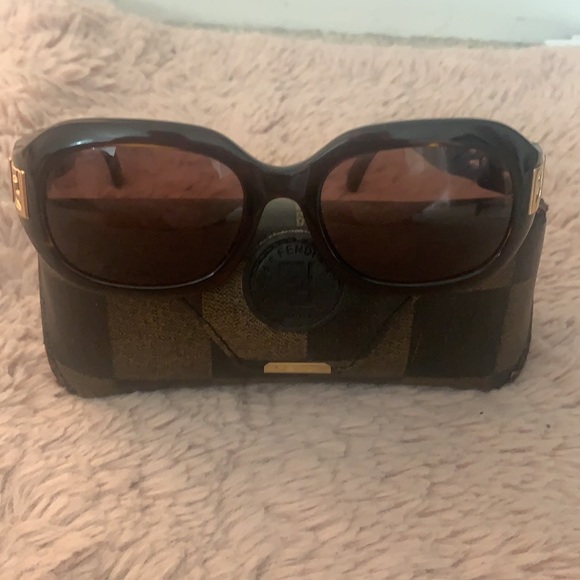 Vintage Fendi tortoise shell sunglasses - Picture 3 of 3